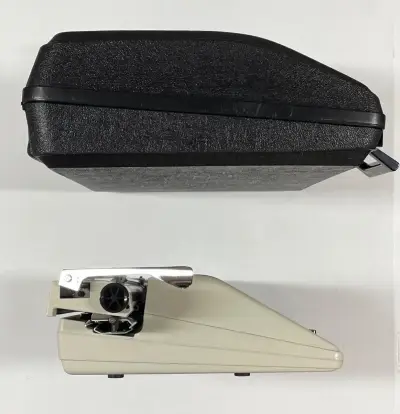Máquina de escribir Olympia Carina 3 con estuche - miniatura 4