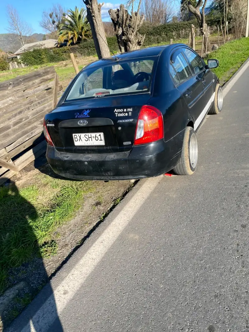 Hyundai Accent 2010 en buen estado - 1
