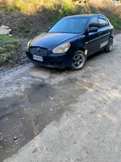 Hyundai Accent 2010 en buen estado - miniatura 3