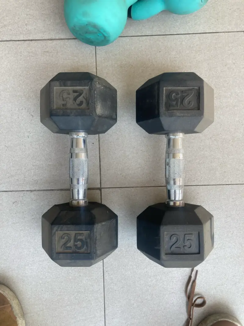 Banco de ejercicios Reebok y pesas - 3