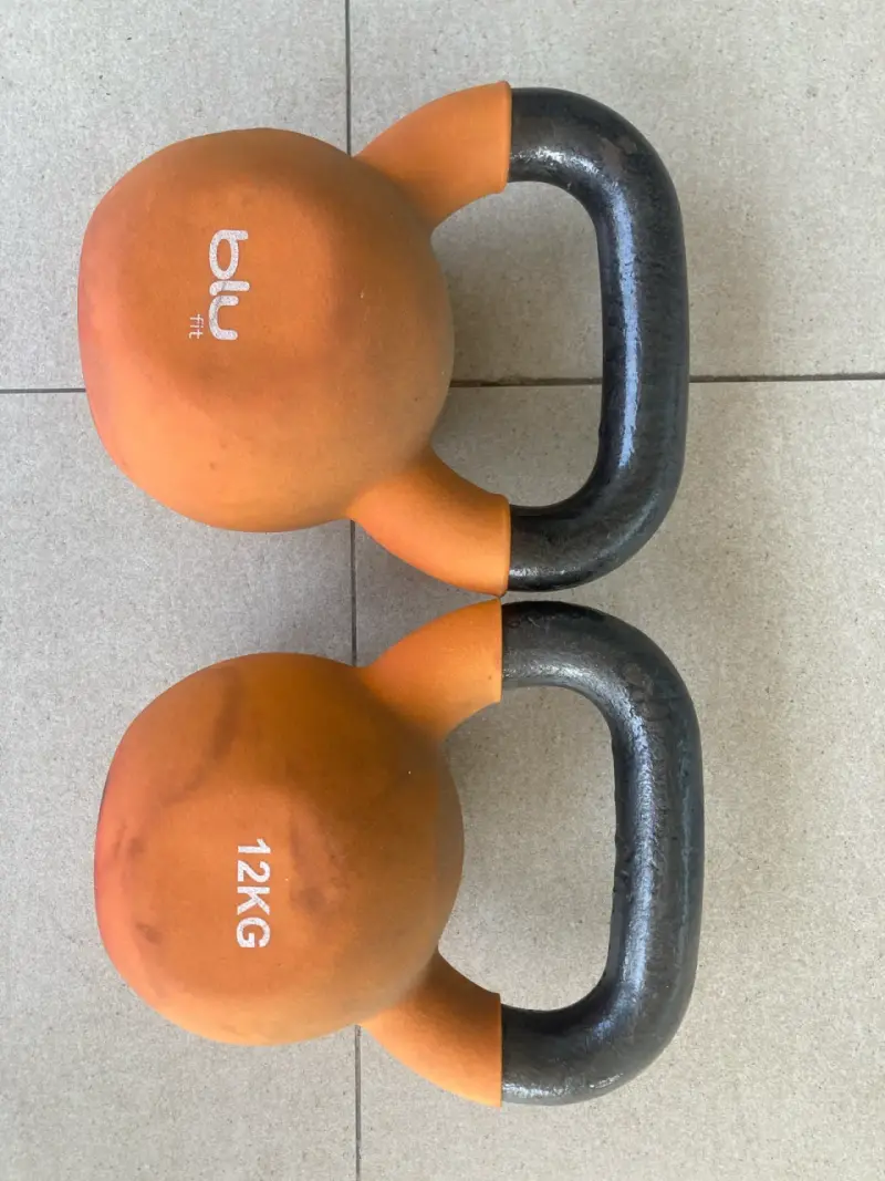 Set Kettlebell de Hierro 20, 12 y 6 kg (5 en total - 2