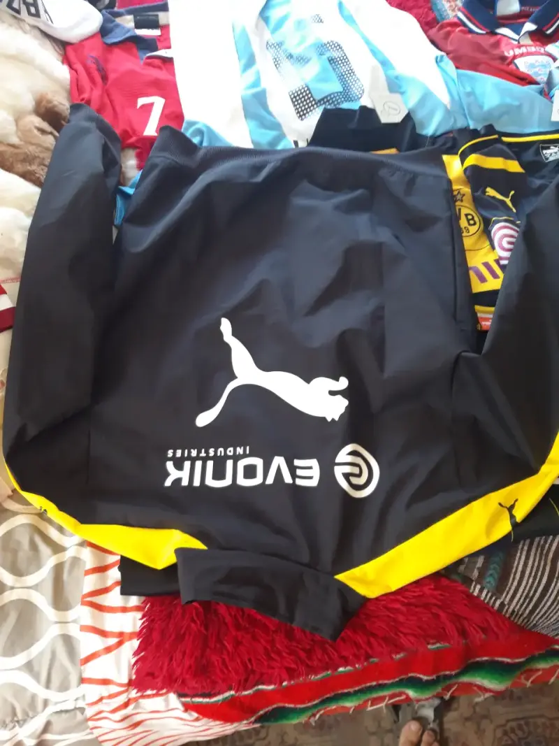 Chaqueta deportiva Puma Evonik negra y amarilla - 2
