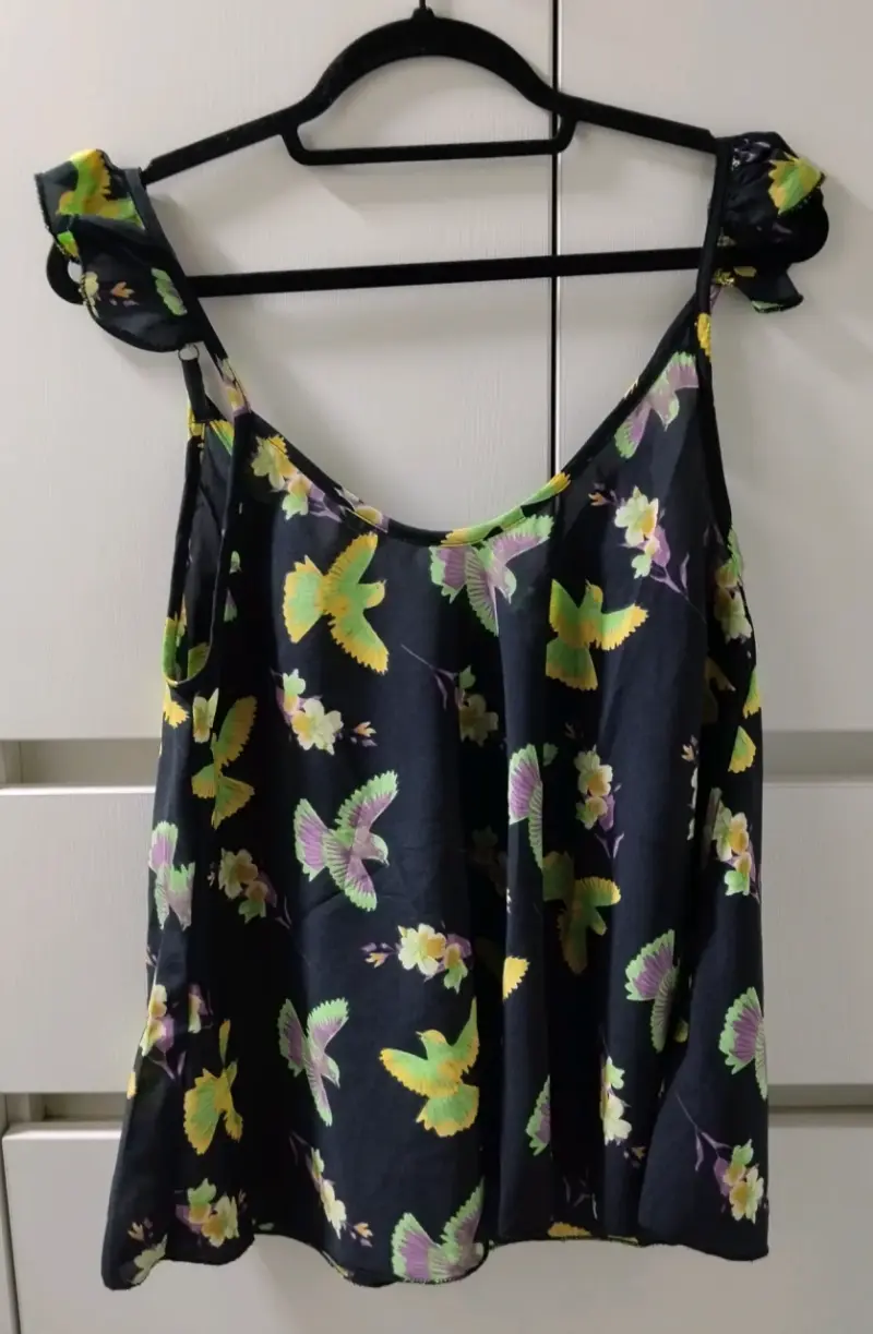 Blusa sin mangas con estampado de aves - 1