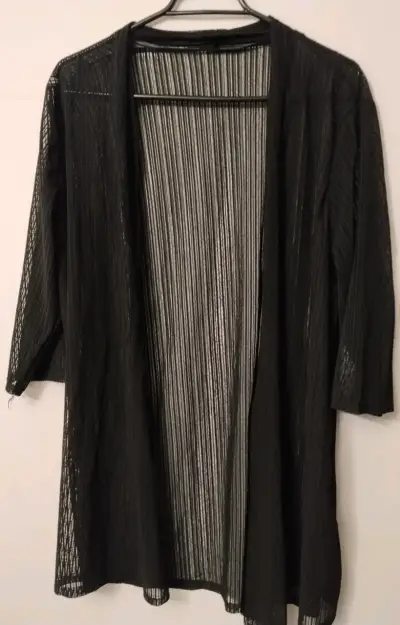 Vestido negro con encaje y kimono - miniatura 3