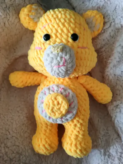 Muñeco de peluche tejido a mano - miniatura 3