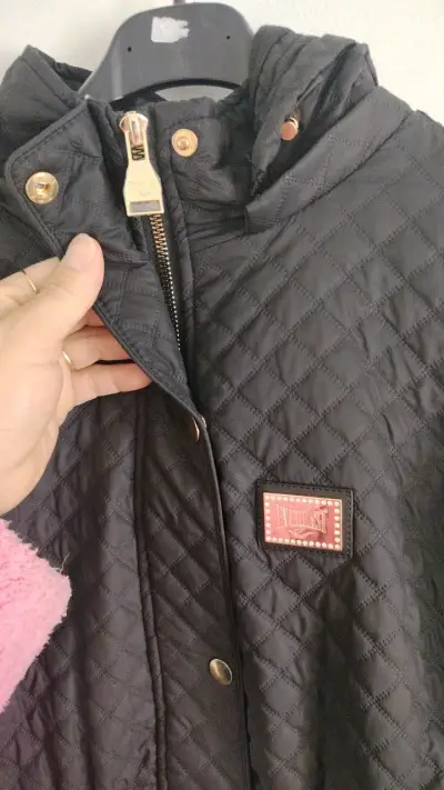 Chaqueta acolchada negra Everlast con capucha - miniatura 2