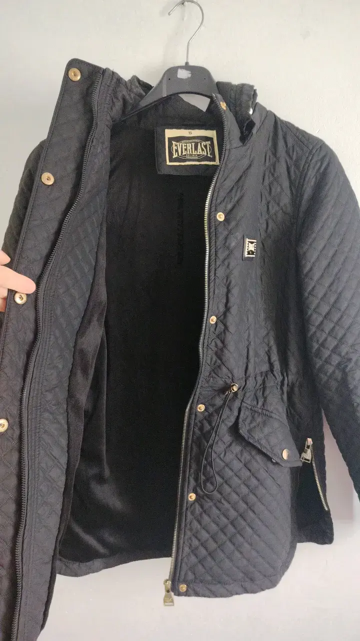 Chaqueta acolchada negra Everlast con capucha - 3