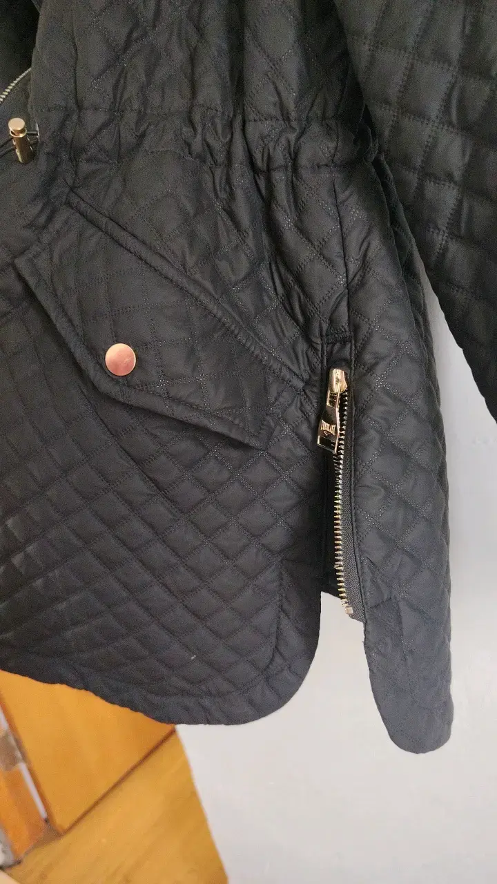 Chaqueta acolchada negra Everlast con capucha - 4