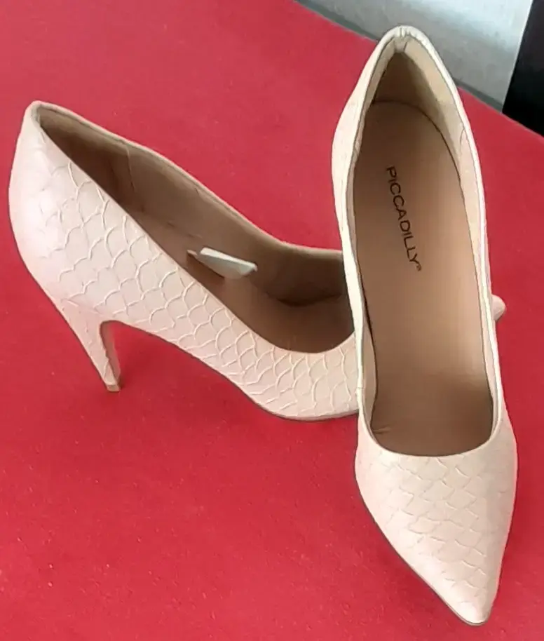 Zapatos de Tacón Beige Piccadilly Textura Elegante