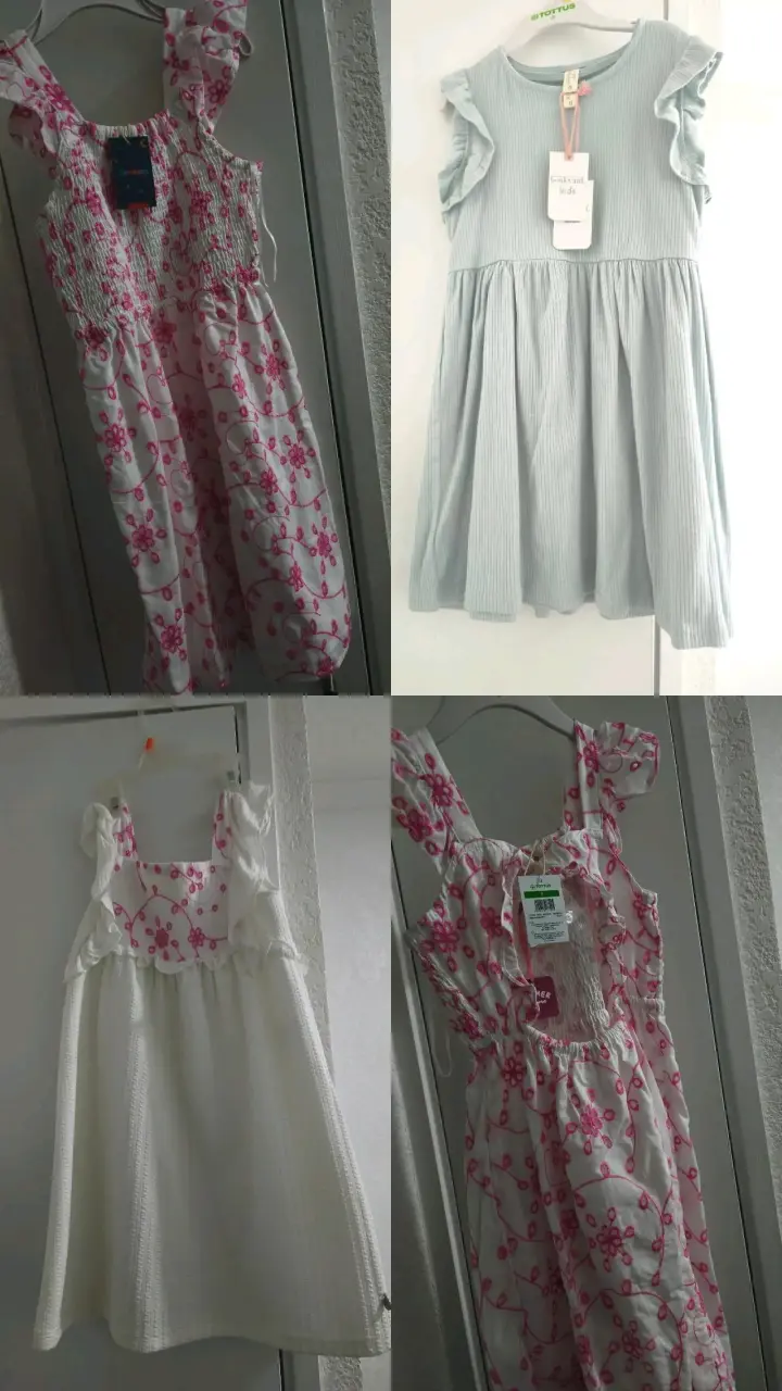 Vestido infantil con flores rosadas y volantes - 1