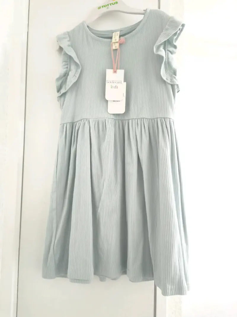 Vestido infantil con flores rosadas y volantes - 5