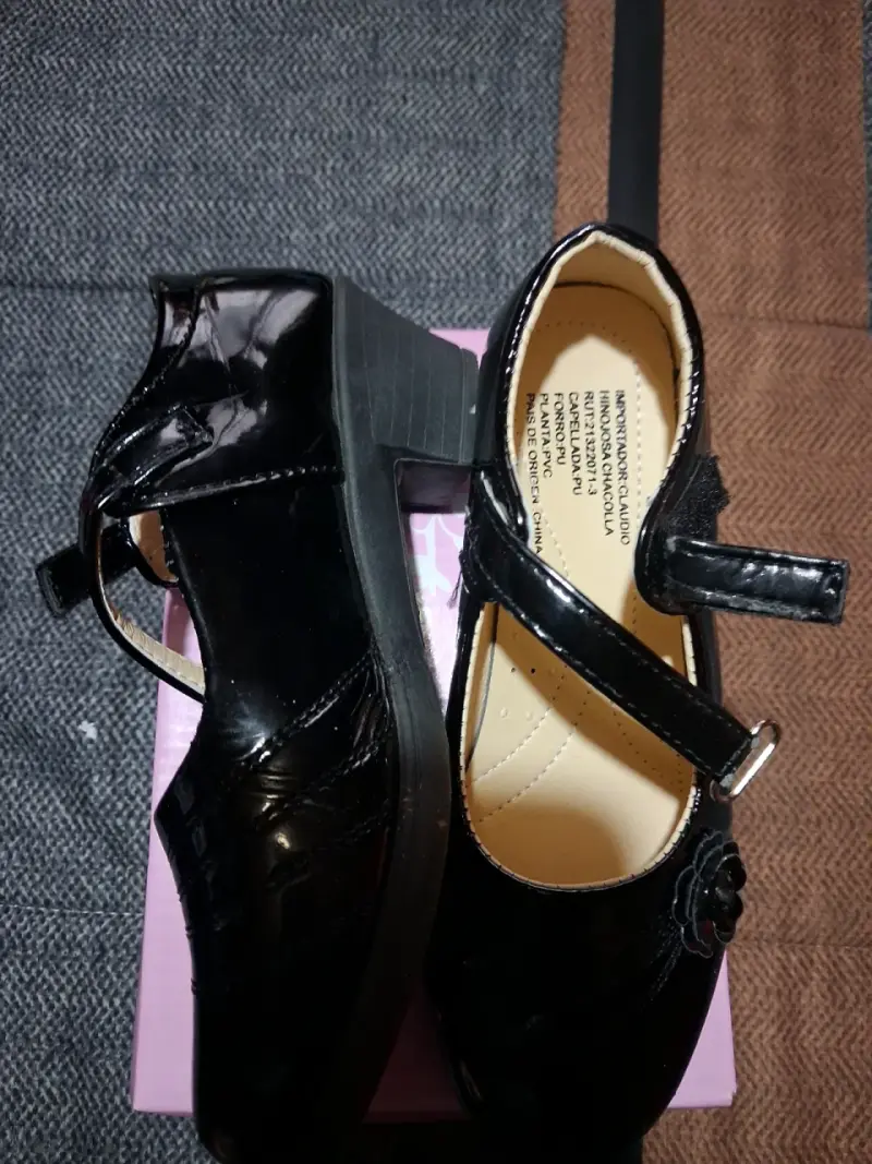 Zapatos de charol negros para niña con hebilla - 2