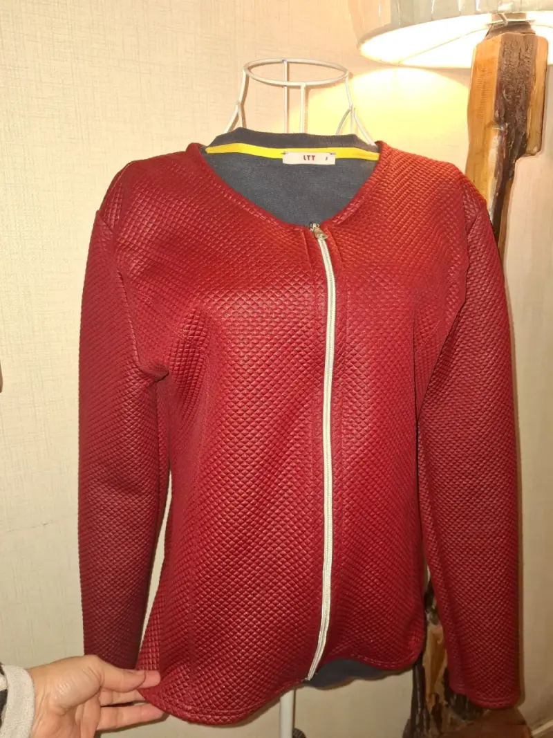 Chaqueta roja de textura con cierre - 2