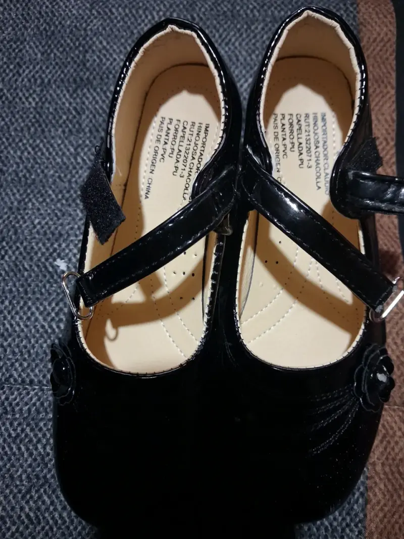 Zapatos de charol negros para niña con hebilla - 4