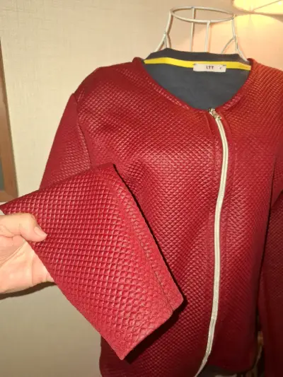 Chaqueta roja de textura con cierre - miniatura 3