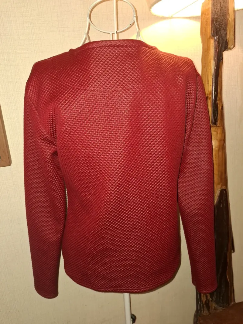 Chaqueta roja de textura con cierre - 4