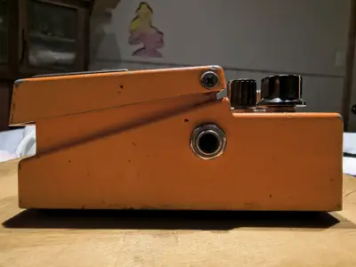 Pedal de distorsión Boss DS-1 para guitarra - miniatura 2