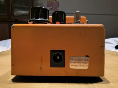 Pedal de distorsión Boss DS-1 para guitarra - miniatura 4