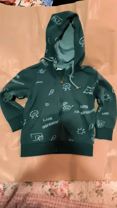 Polerón con capucha verde para niños con estampado divertido - miniatura 1