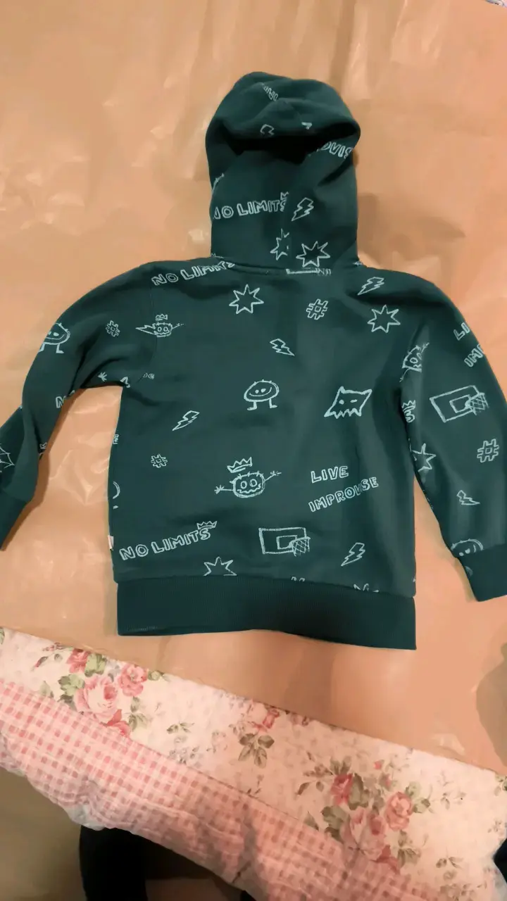Polerón con capucha verde para niños con estampado divertido - 2