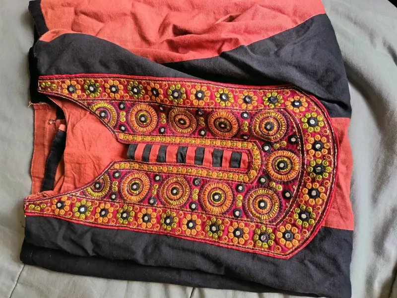 Túnica étnica bordada roja y negra - 2