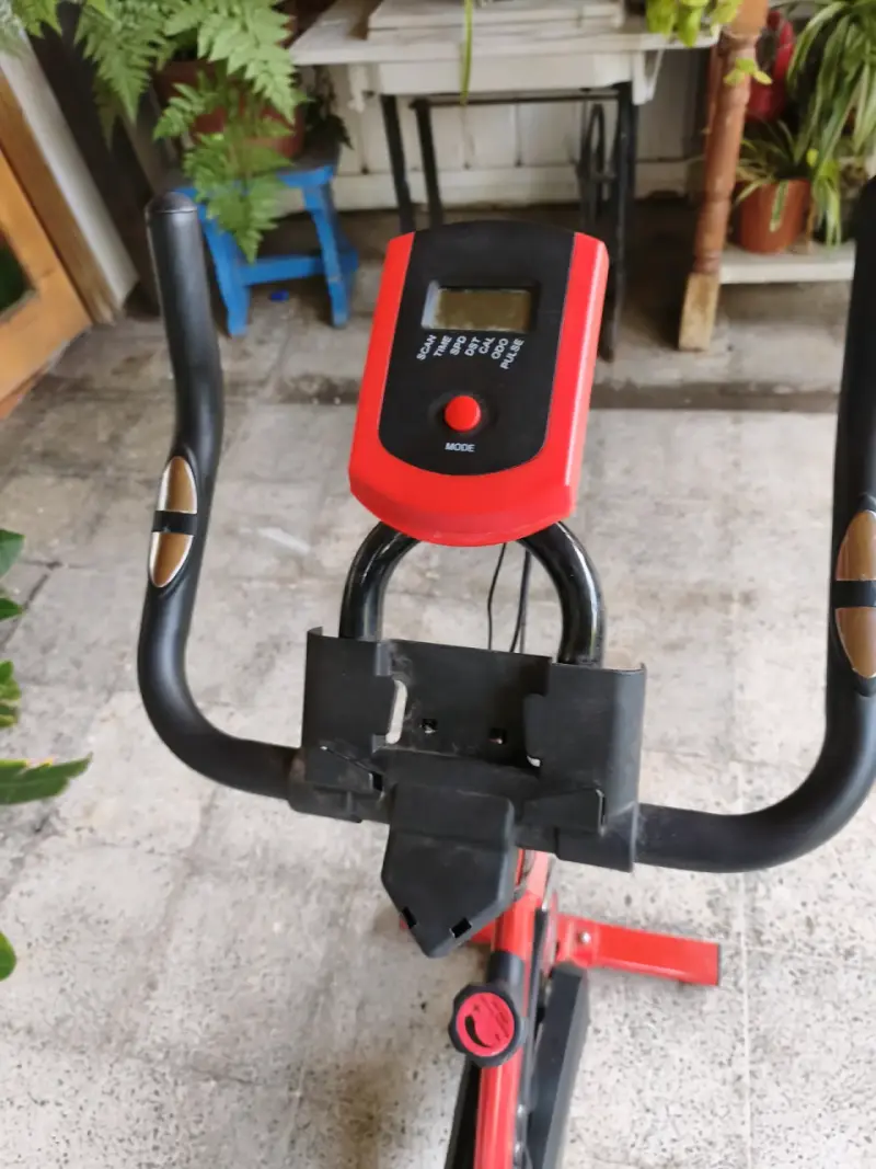Bicicleta estática roja Yep Sport con monitor - 2