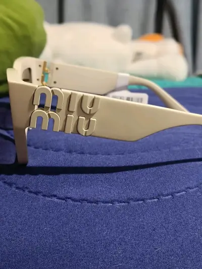 Gafas de sol cuadradas Michael Kors blancas - miniatura 5