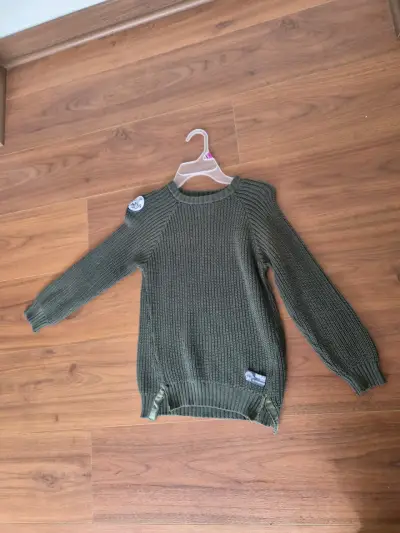 Suéter verde para niños con diseño divertido - miniatura 2
