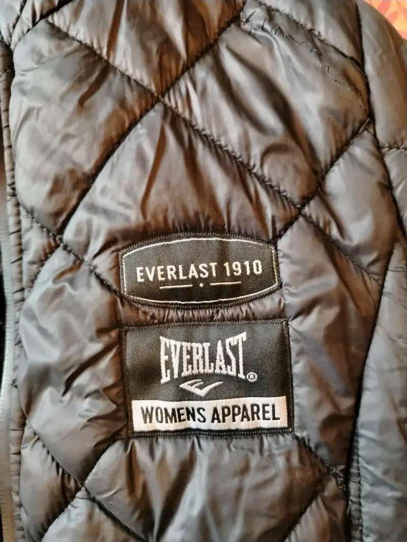 Chaqueta acolchada negra Everlast para mujer - 4