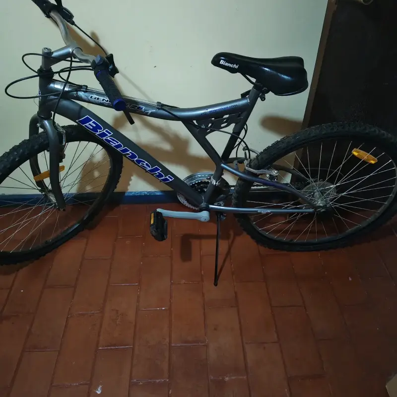 Bicicleta de montaña Bianchi gris en buen estado