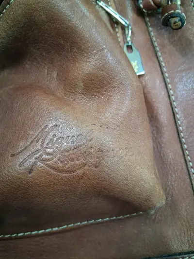 Mochila de cuero marrón con diseño vintage - miniatura 3
