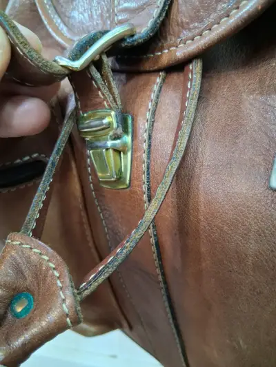 Mochila de cuero marrón con diseño vintage - miniatura 6