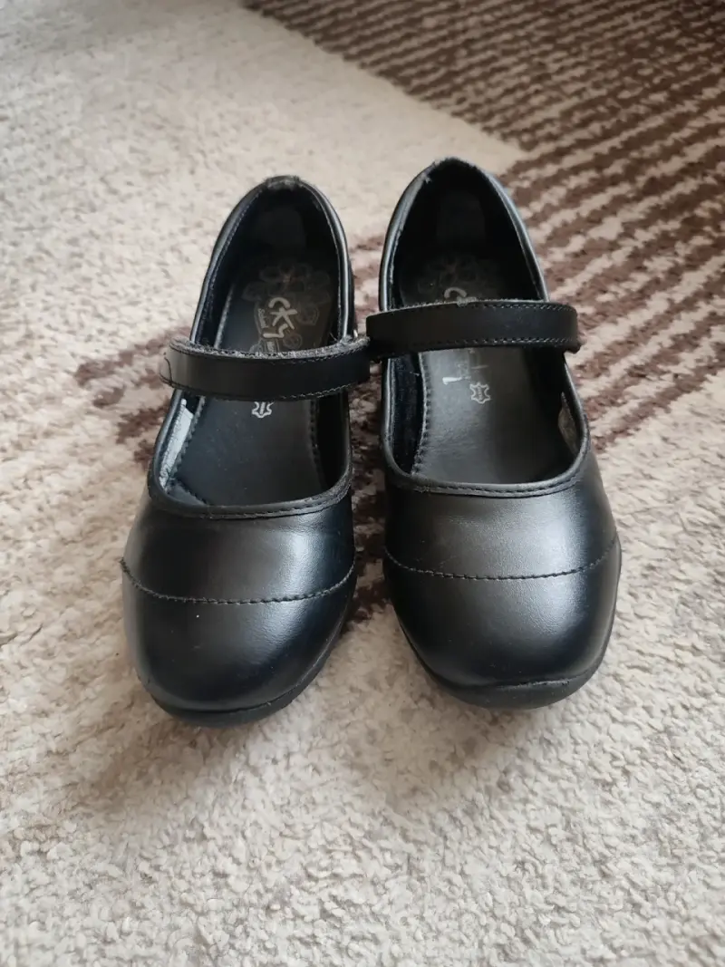 Zapatos escolares negros para niña con velcro - 1