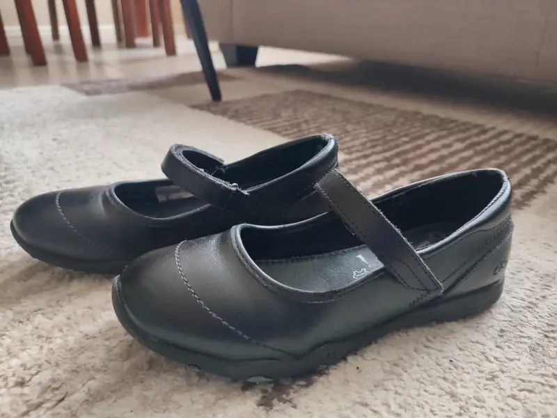 Zapatos escolares negros para niña con velcro - 3