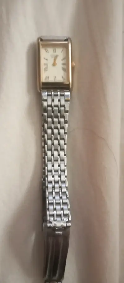 Reloj de pulsera clásico con correa metálica - miniatura 1