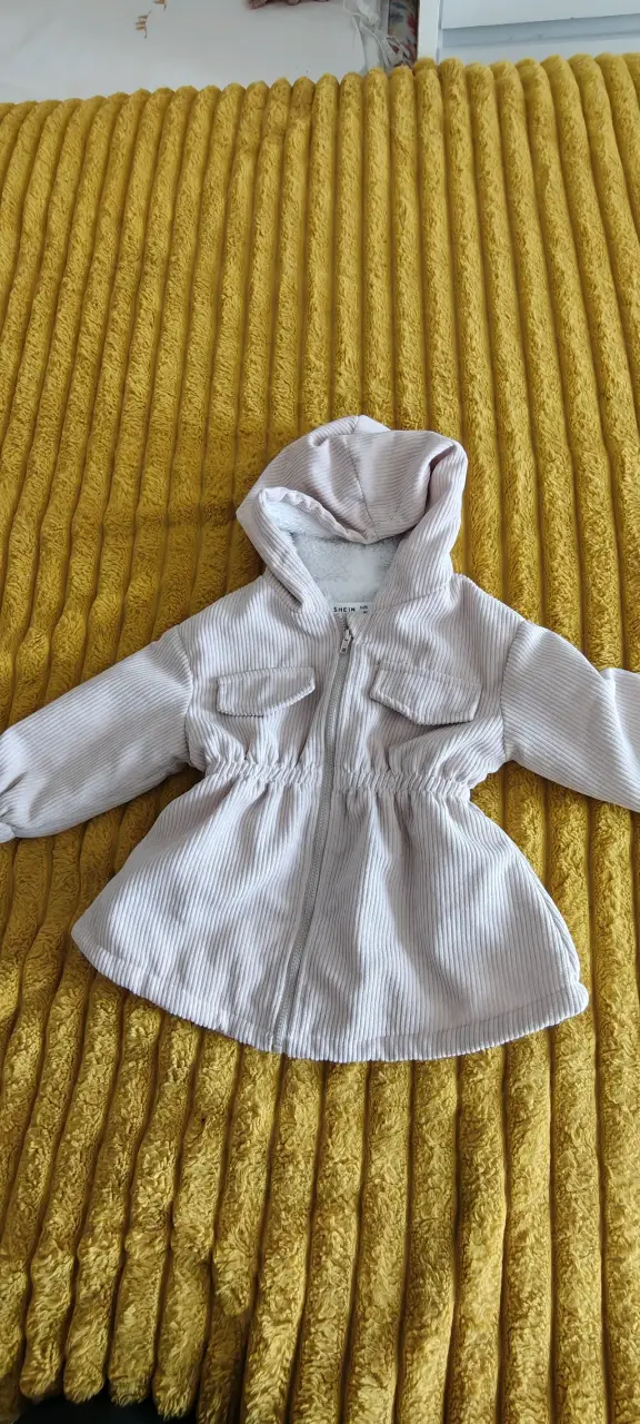 Chaqueta de bebé con capucha Shein beige - 1