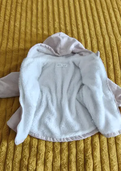 Chaqueta de bebé con capucha Shein beige - miniatura 3