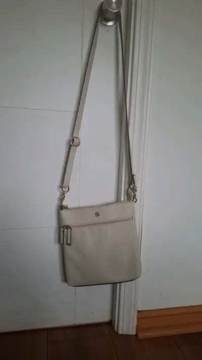 Cartera cruzada entre blanco y beige con logo - miniatura 2