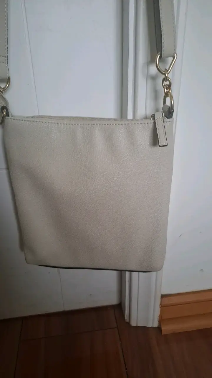 Cartera cruzada entre blanco y beige con logo - 3