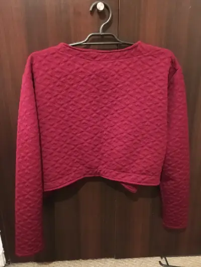 Chaqueta corta acolchada roja para mujer - miniatura 2