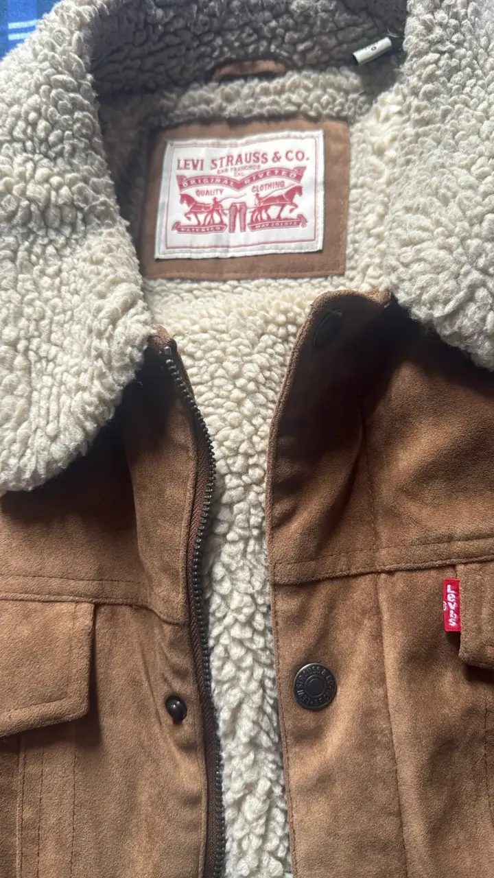 Chaqueta Levi's marrón con forro de borrego - 1