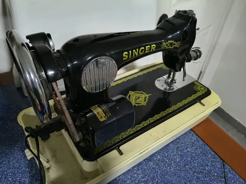 Máquina de Coser Singer Antigua - 3