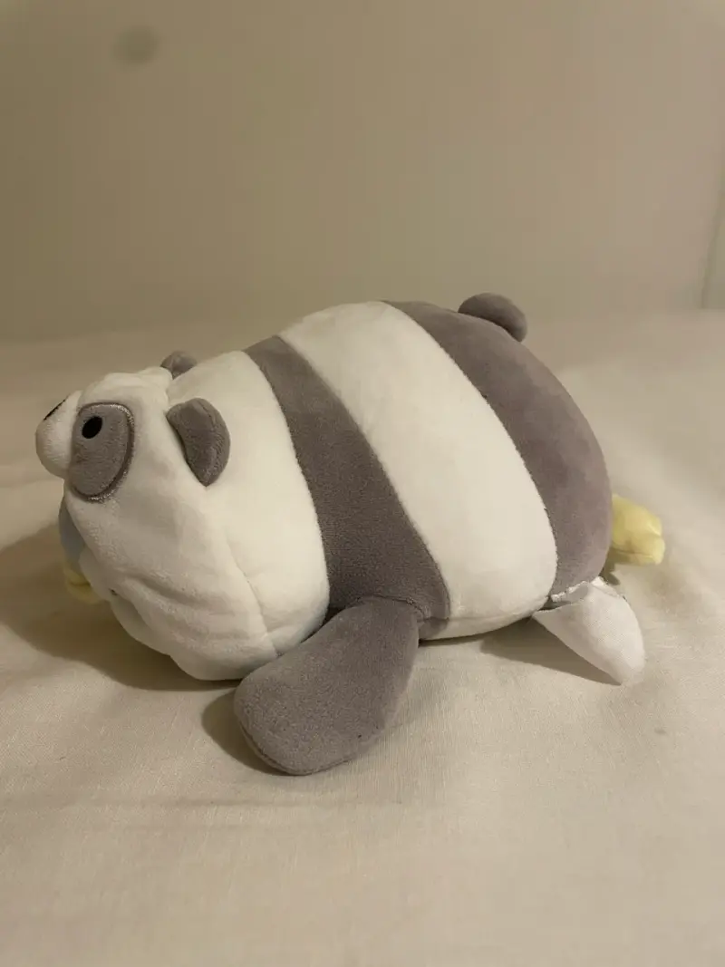 Peluche de sr. miniso disfrazado de panda - 2