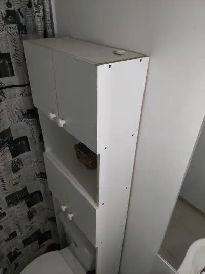 Mueble organizador de baño blanco con puertas - miniatura 1