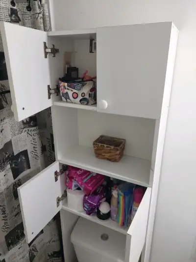 Mueble organizador de baño blanco con puertas - miniatura 2