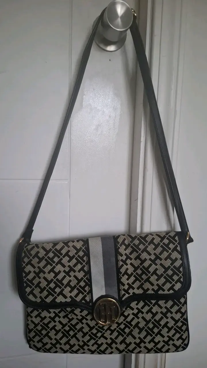 Cartera de hombro con diseño geométrico - 2