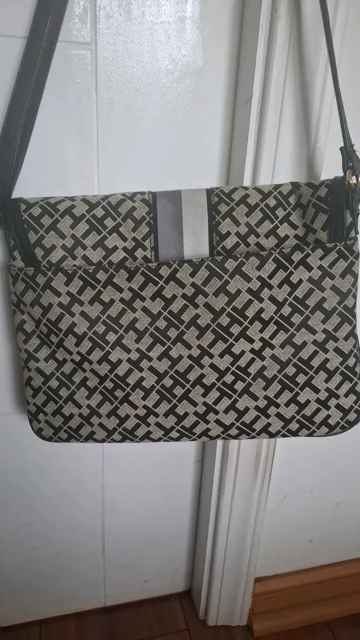 Cartera de hombro con diseño geométrico - 3