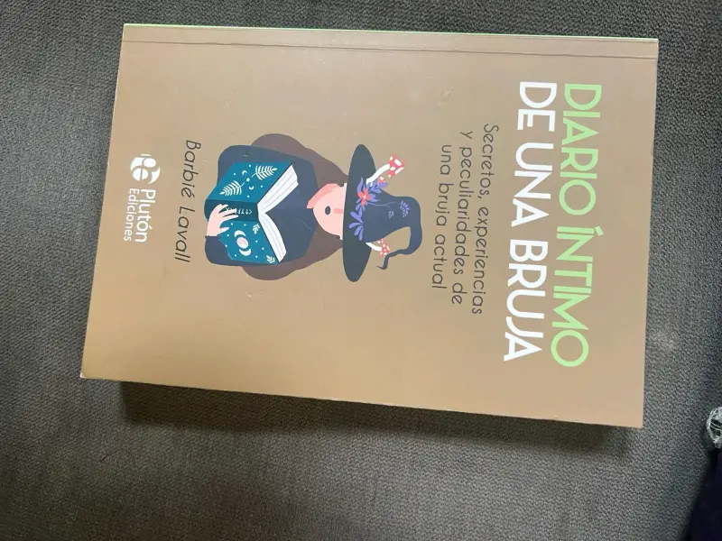 Libro Diario Íntimo De Una Bruja de Barbie Lavall - 1