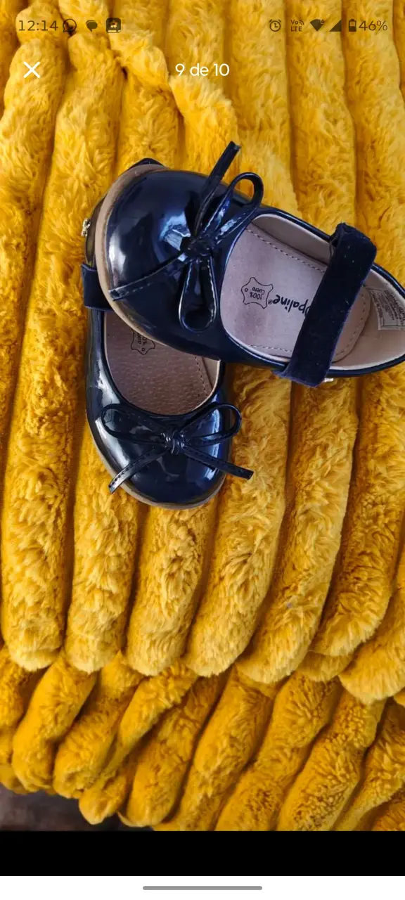 Zapatos de charol para niña con lazo