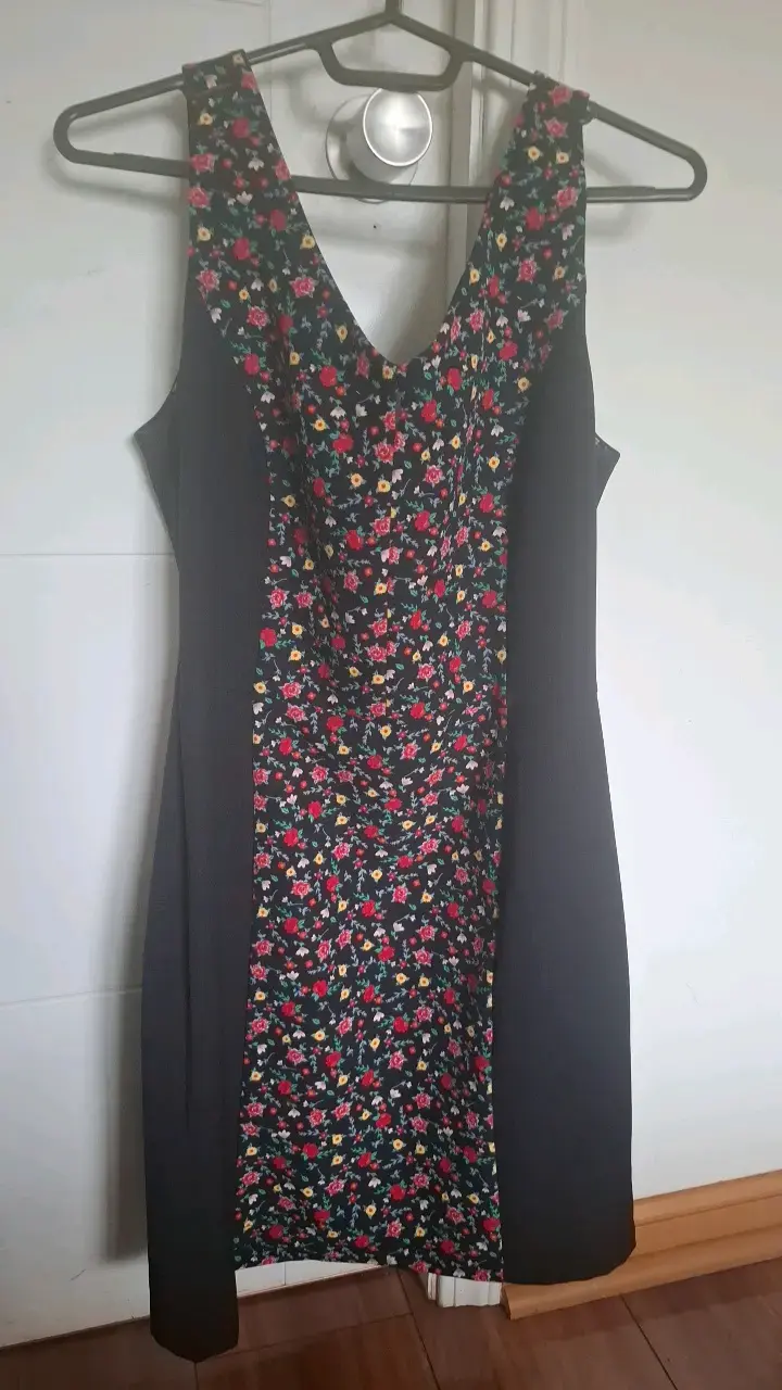 Vestido floreado sin mangas talla 40 marca IO - 1